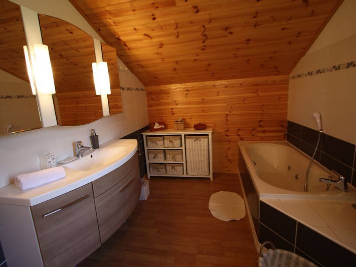 Chalet chaleureux avec sauna, terrain, terrasse et babyfoot à Saint-Nabord in Saint-Nabord, Région d'Épinal