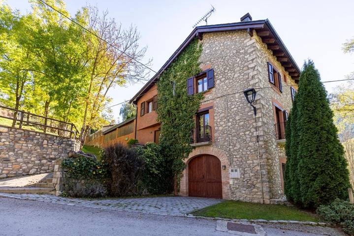 Casa rural para 11 personas, con Balcón y Jacuzzi además de Terraza y Jardín en Bellver de Cerdaña - 4