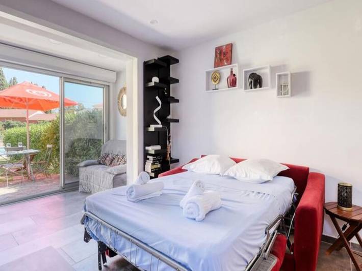 Gîte pour 3 personnes, avec piscine ainsi que terrasse et jardin dans Plage Saint-Clair - 4