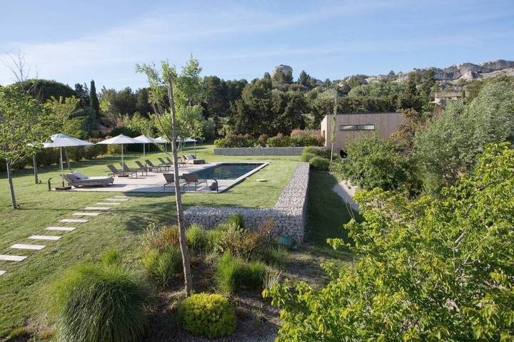 Gîte pour 4 personnes, avec jacuzzi et jardin ainsi que bassin pour enfant et piscine
