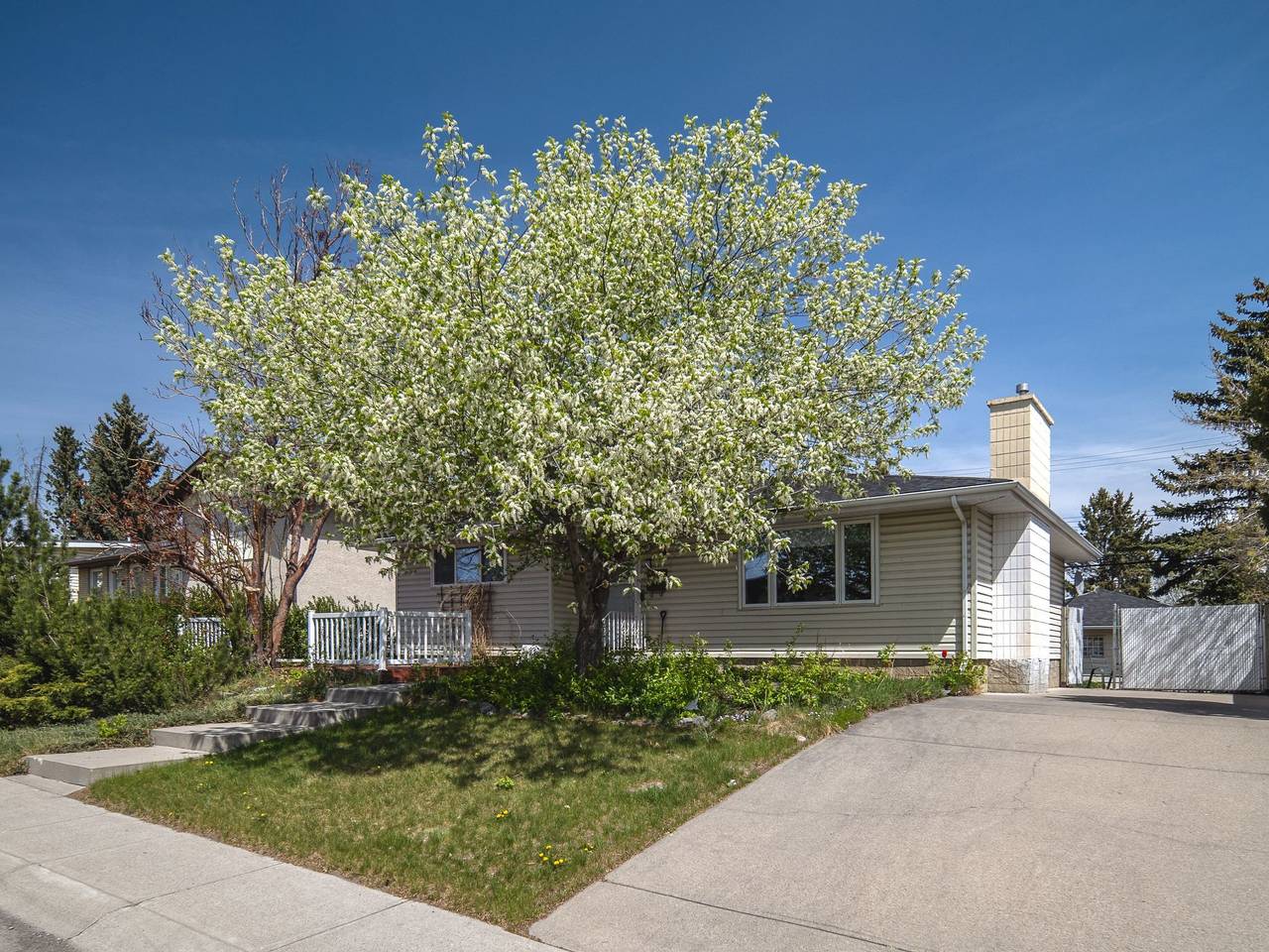 H Home 5Br2Bth in der Nähe von Yyc Deerfoot Mall Dt in Calgary, Kanadische Rocky Mountains