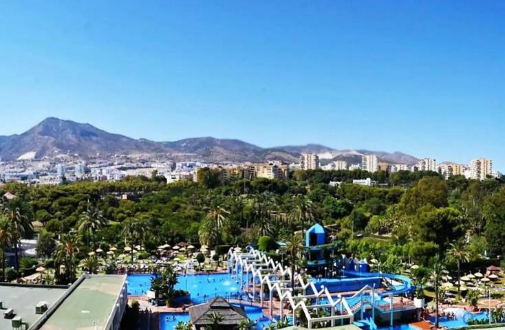 Apartahotel para 4 personas, con Balcón y Jacuzzi además de Terraza y Jardín en Benalmádena