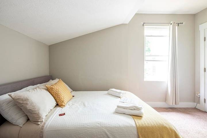 Vacation rental for 26 people, with yard and balcony in Columbus