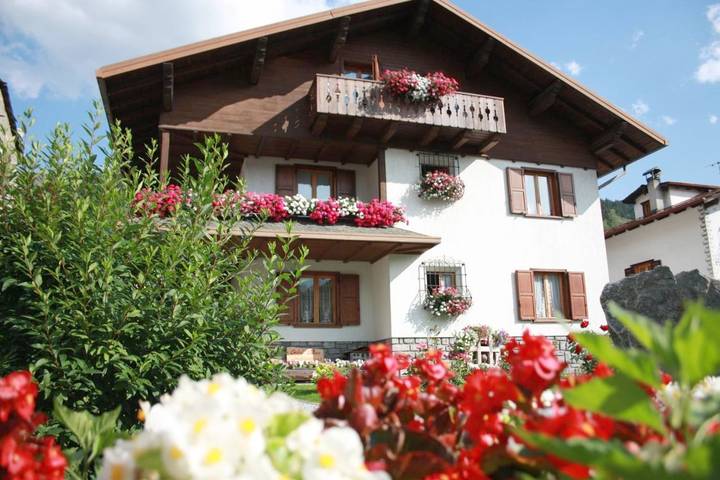 Baita per 5 persone, con panorama e giardino, con animali domestici a Comune di Bormio
