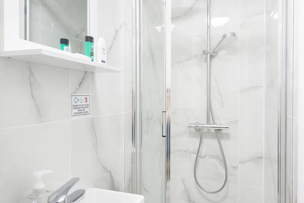 Beautiful Twin Room Next To Holloway Station 1 in Islington, London
