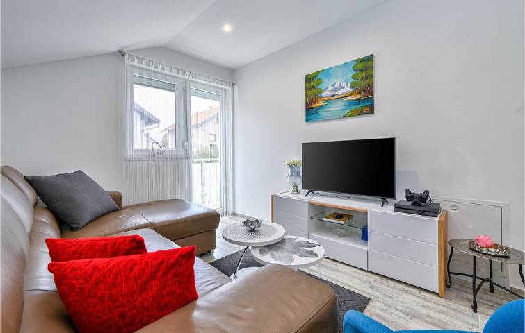 Gemütliche 2-Zimmer-Wohnung mit Pool und Terrasse in Dugo Selo – 800 m vom Stadtzentrum entfernt in Dugo Selo, Zagreb und Umgebung