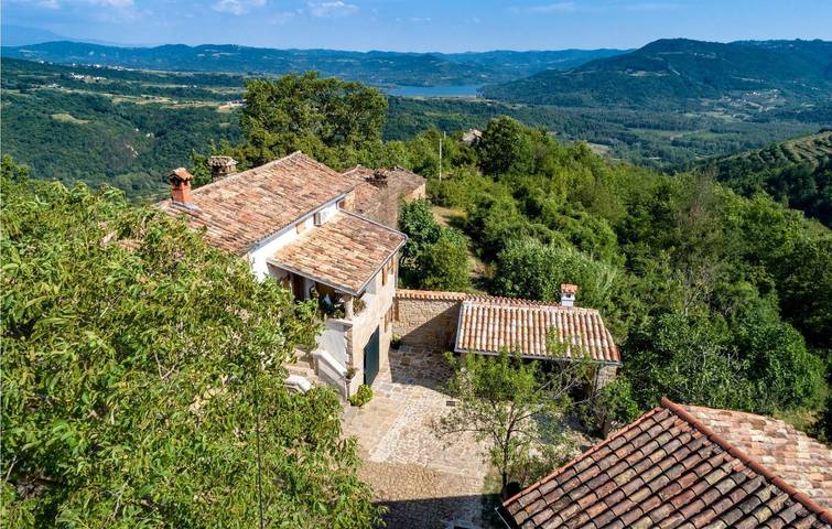 Gîte pour 4 personnes, avec terrasse à Buzet - 2