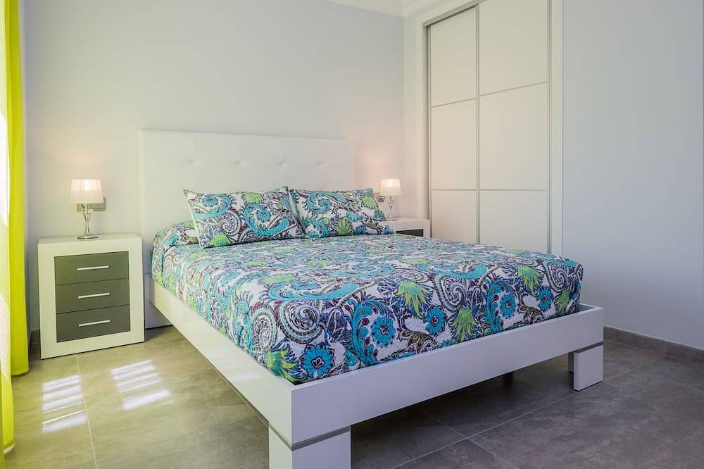 Hel lejlighed, Luxurious sea view apartment. in Torrox Costa, Torrox