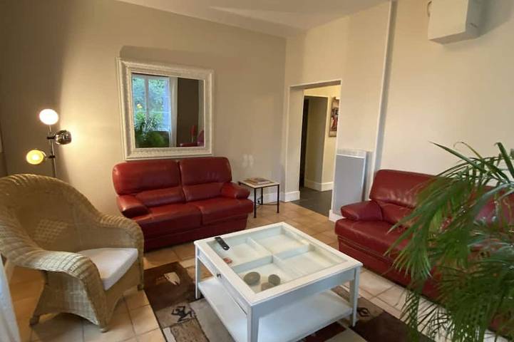 Location de vacances pour 6 personnes, avec terrasse, animaux acceptés à Bocal (récipient)