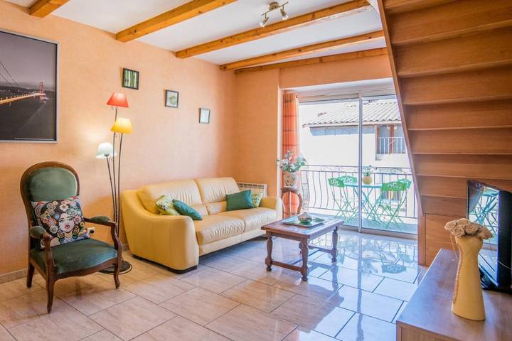 Gîte pour 4 personnes, avec balcon à Creissels - 2