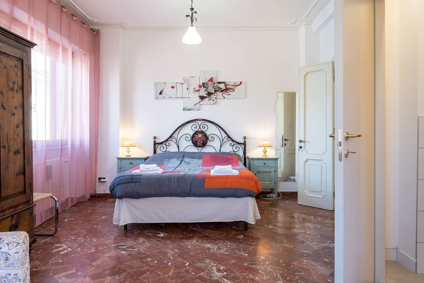 Zimmer 'Art Rooms - Kandinskij' mit privater Terrasse, Wlan und Klimaanlage in Arezzo, Arezzo Provinz