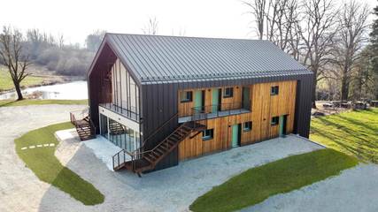Hôtel pour 5 personnes, avec vue ainsi que terrasse et jardin, animaux acceptés à Pont-du-Navoy