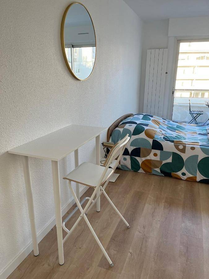 Appartement entier, Joli studio cozy, balcon, Cité des Congrès, Gare Sud in Nantes, Région de Nantes