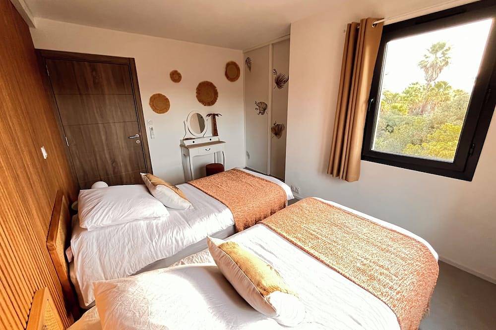 Appartement entier, Corse du Sud , cosy T3 climatisé accès direct à la mer, les pieds dans l'eau in Pianottoli-Caldarello, Arrondissement de Sartène