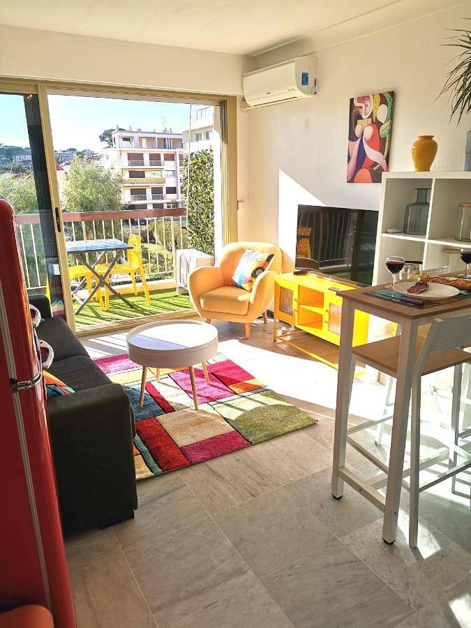 Appartement de vacances pour 3 personnes, avec Balcon ainsi que Terrasse et Piscine