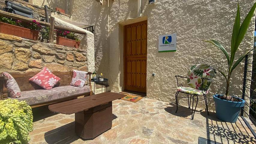 Casa rural para 3 personas, con jardín además de vistas y piscina en Levante Almeriense