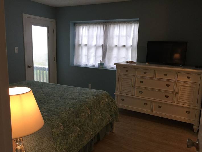 Vacation rental for 6 people, with yard and hot tub as well as pool in Emerald Isle