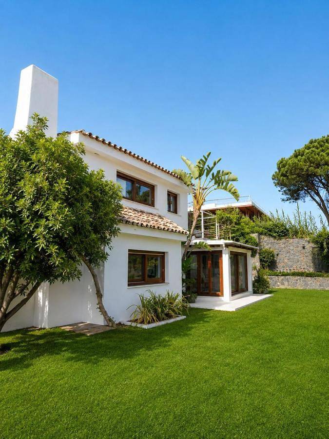 Hacienda Blanca Marbella in Nueva Andalucia Golf Valley, Marbella