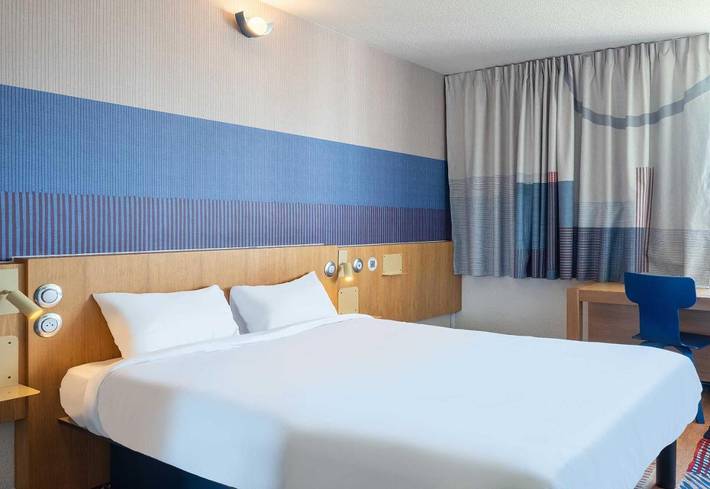 Hotel para 2 personas, con jardín además de vistas y piscina - 1