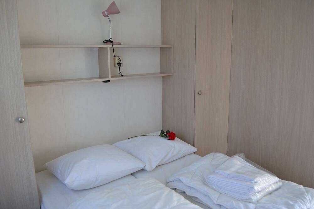 Chalet Irene (67): ein gemütliches Chalet mit viel Privatsphäre in Strandnähe in Serooskerke, Walcheren