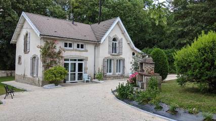 Gîte pour 2 personnes, avec jardin et vue à Contrexéville