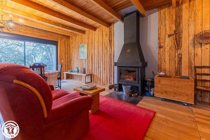 Gîte pour 2 personnes, avec Terrasse ainsi que Jardin et Vue à Orcival (Puy-de-Dôme)