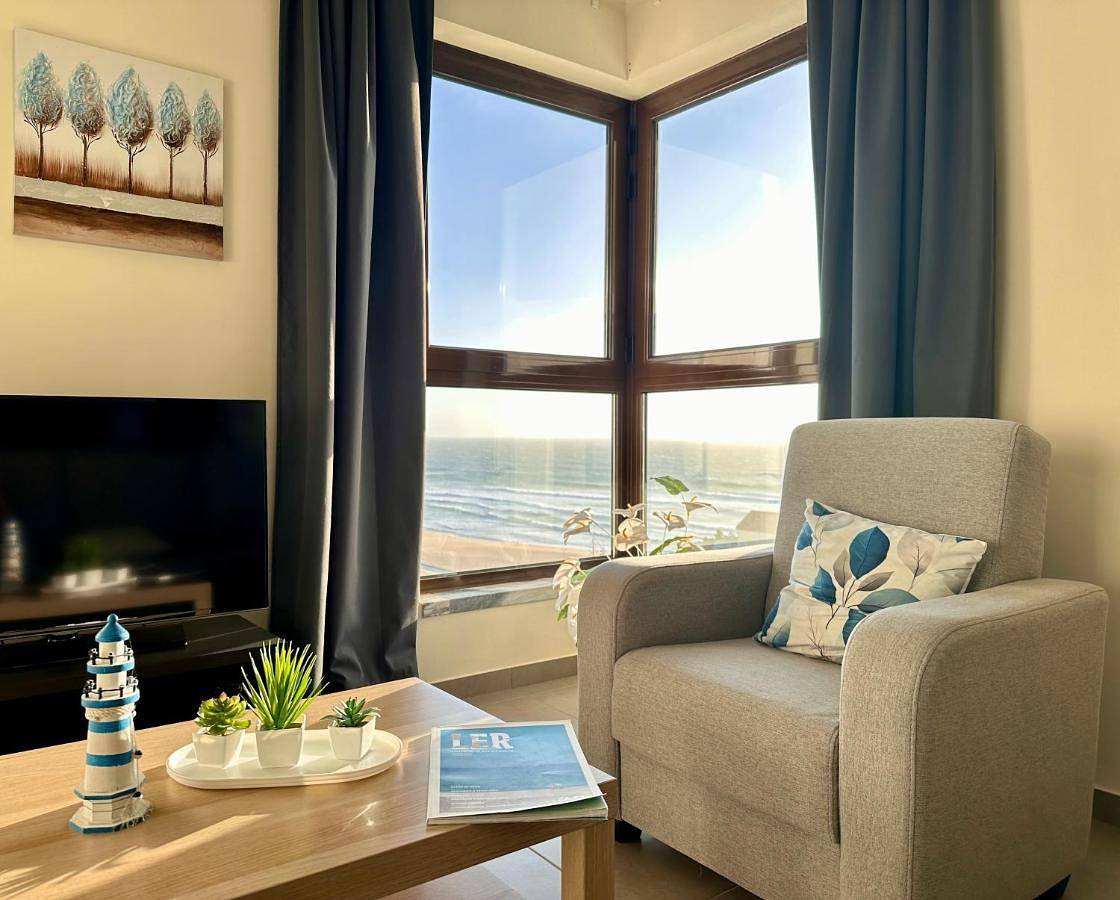 Apartamento inteiro, Face a l'océan, vue panoramique, 3 min a pied de la plage, Praia da areia branca in Praia da Areia Branca, Lourinhã