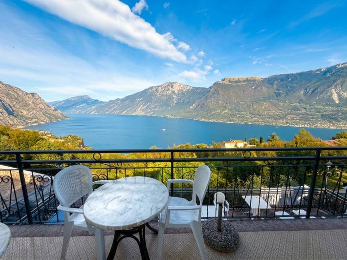 Villa für 5 Personen, mit Balkon und Seeblick am Gardasee