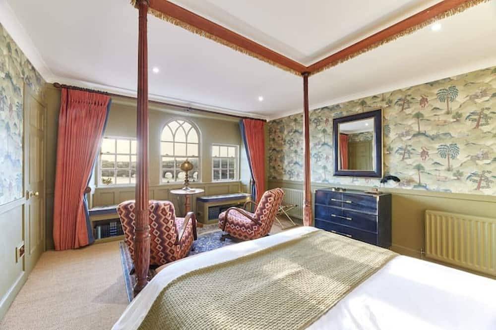 River View: Characterful Riverside Retreat in Berwick-upon-Tweed, Northumberland
