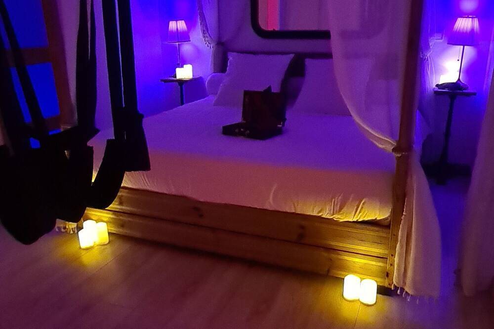 Entire apartment, La Villa Romane Spa & Détente in Montfaucon (Languedoc-Roussillon), Nimes region