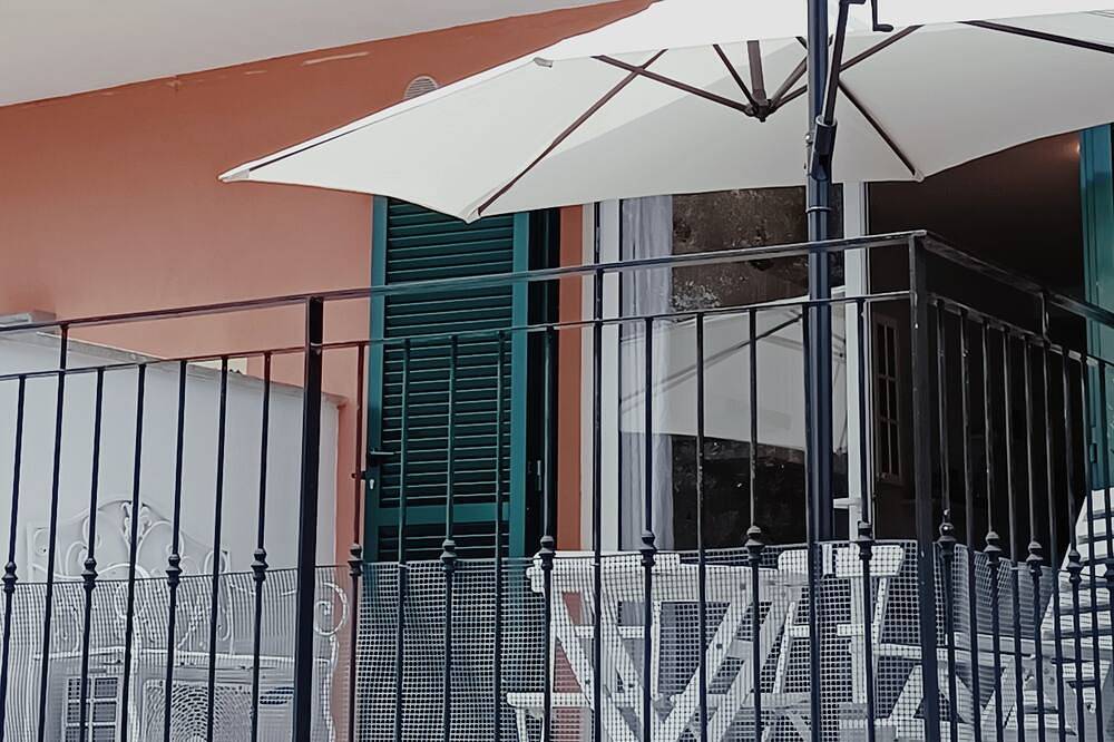 Appartamento intero, \"L'alcova delle Sirene\" Open space vista mare in Bergeggi, Riviera di Ponente