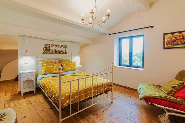 Gîte pour 8 personnes, avec piscine ainsi que terrasse et jardin à Brouzet-lès-Quissac - 4