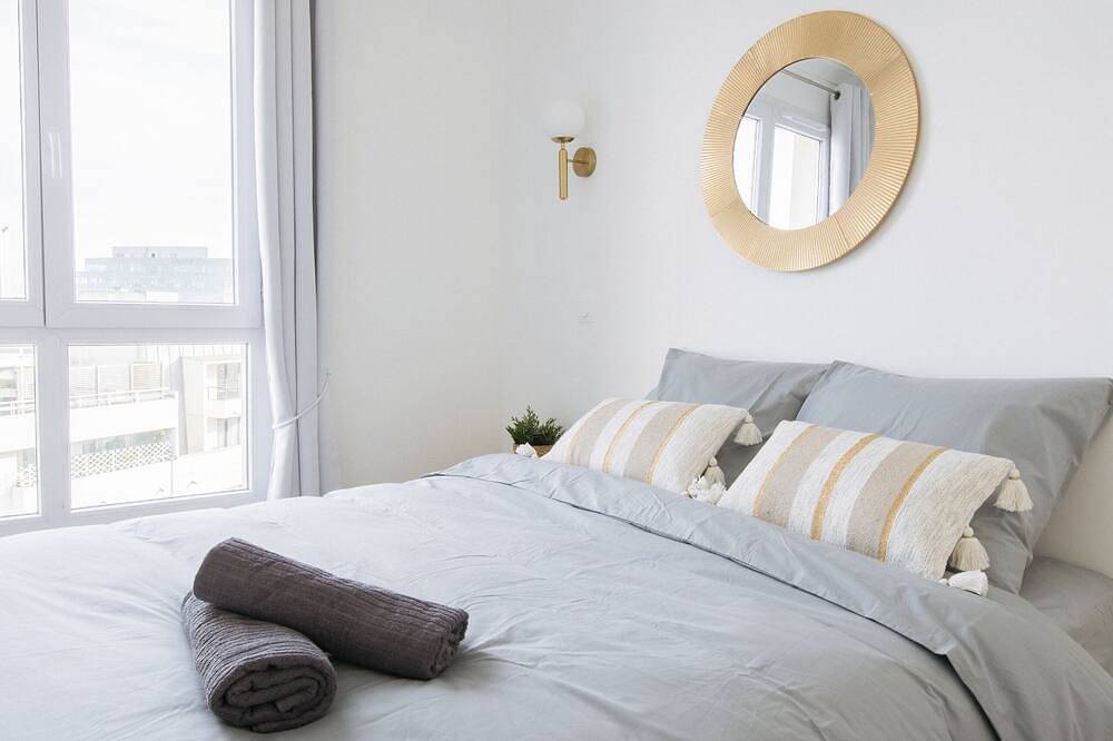 Entire apartment, Modern and cosy apartment with a beautiful terrace and parking, Paris La Défense in Courbevoie, Hauts-de-Seine