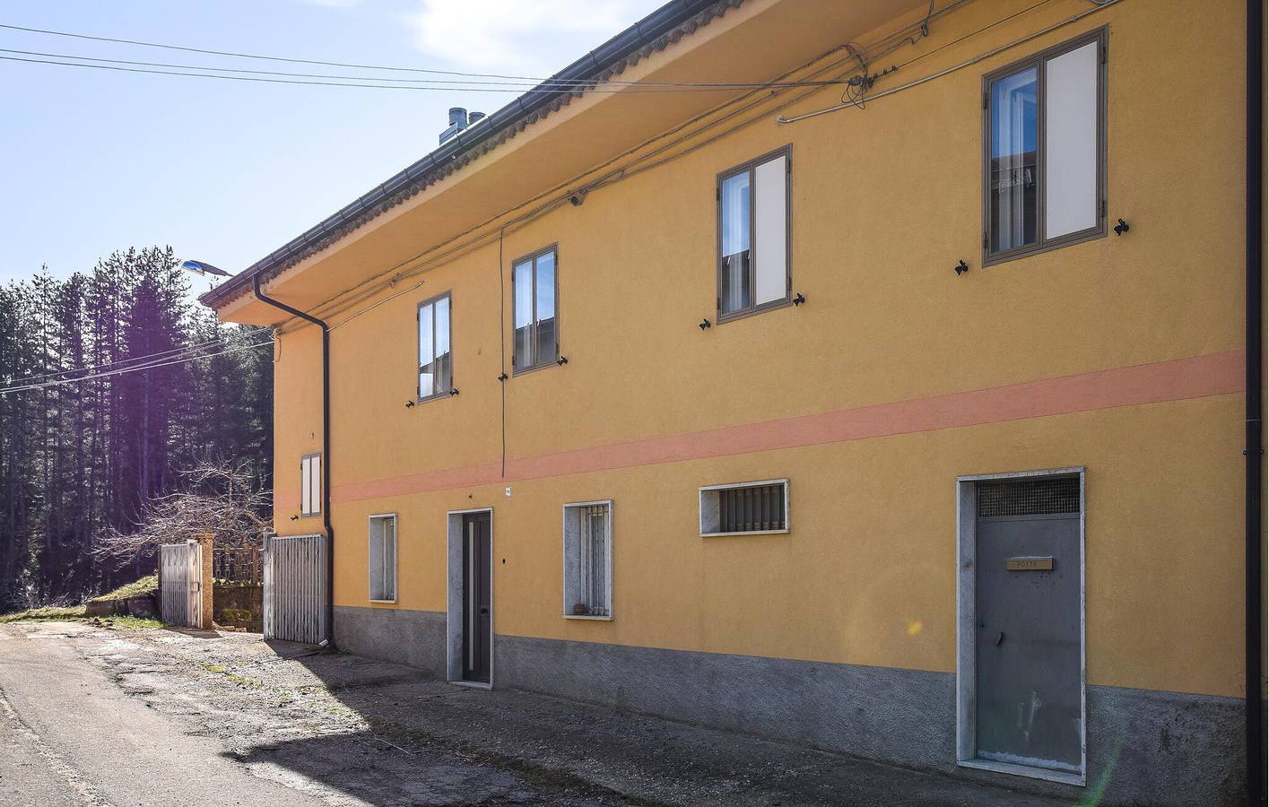 Luxuriöse 2BR Wohnung mit AC, Waschmaschine, Parkplatz & WiFi in Acri, Cosenza Provinz