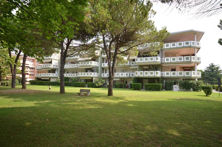 Apartamento vacacional entero, Apartamento vacacional en pueblo de vacaciones con piscina y jardín in Bibione, San Michele al Tagliamento
