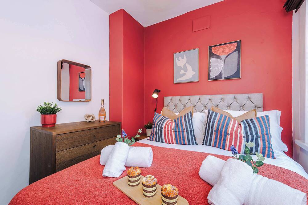 Spacious 4 Bed Home in Crewe, Perfect for Groups! in Crewe, Cheshire East