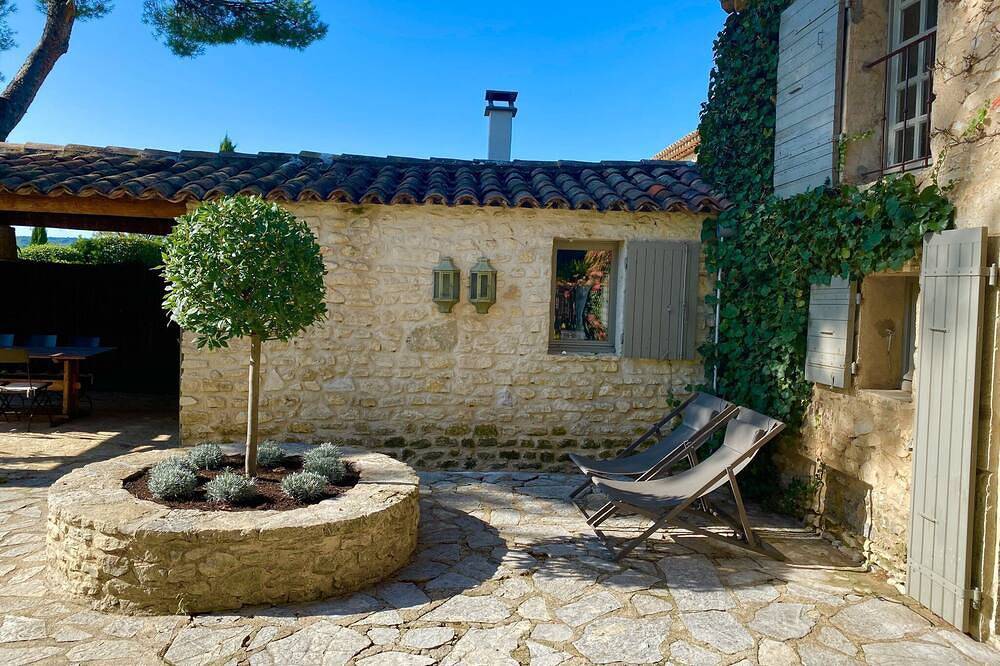 The Cottage-Ferienhaus-Luxus-Ensuite mit Dusche-Blick auf die Landschaft in Joucas, Regionaler Naturpark Luberon