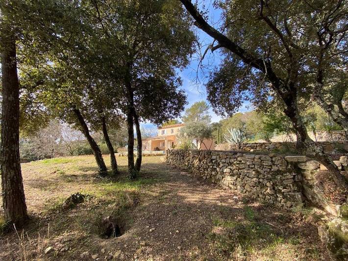 Location de vacances pour 8 personnes, avec vue ainsi que jardin et piscine à Carcès - 4