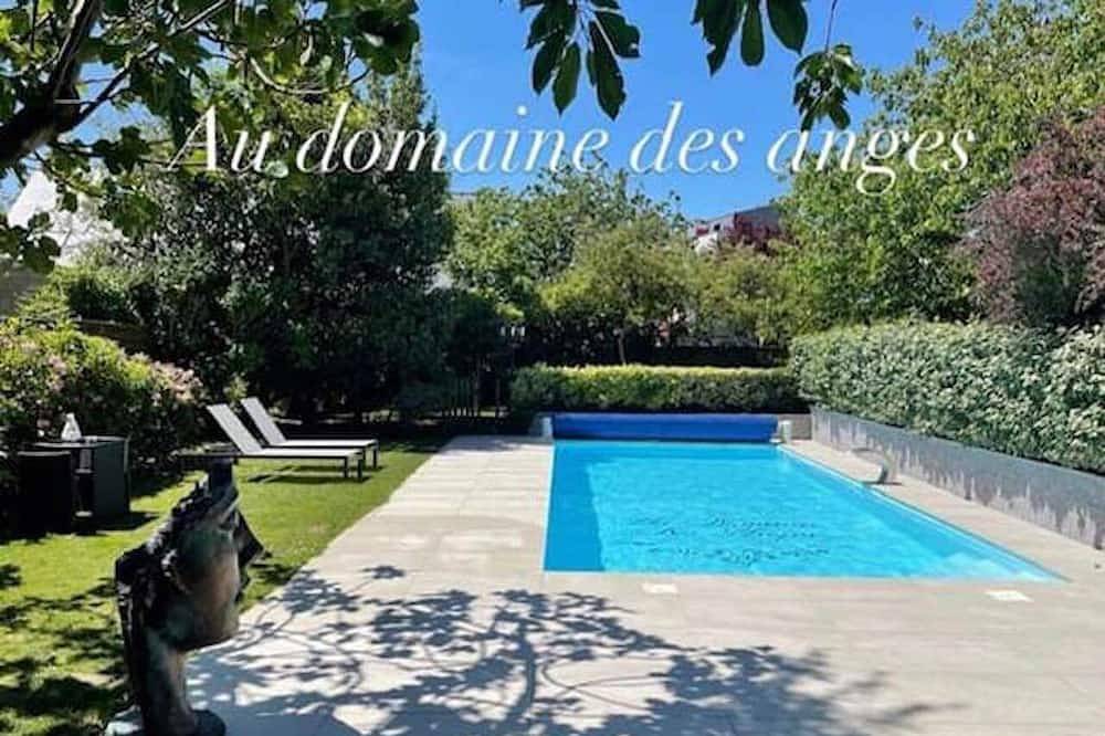 Gîte avec Spa enterré privatif dans le gîte et piscine chauffée à partager in Bain-de-Bretagne, Région de Redon