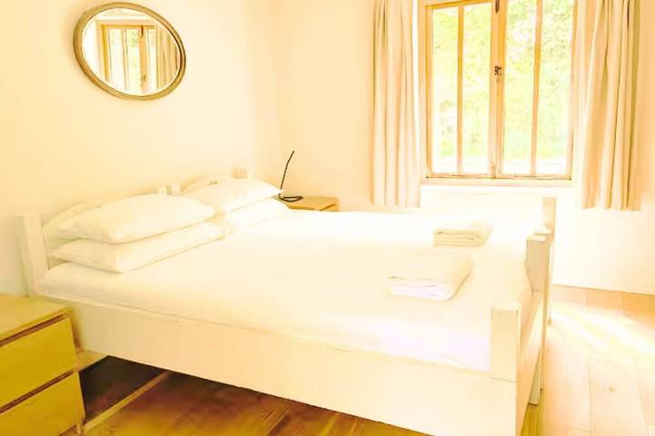 * Neues Angebot * Wunderschönes Cottage, hundefreundlich, gemeinsamer Pool und Tennisplatz in West Sussex