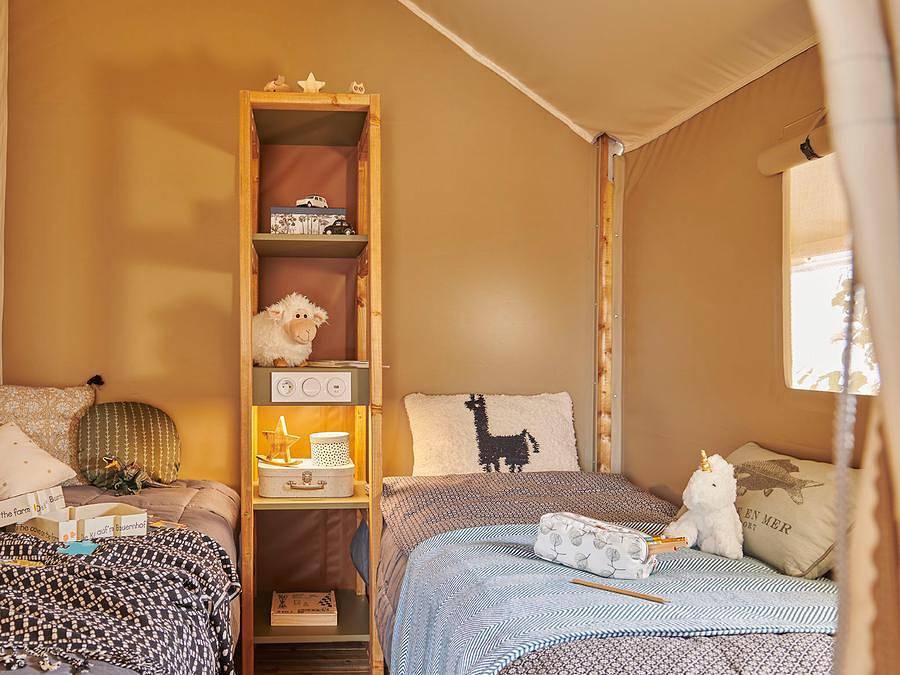 Camping Le Vallon aux Merlettes - Tente en toile et en bois 5 personnes - Lodge confort in Matignon, Région de Dinan