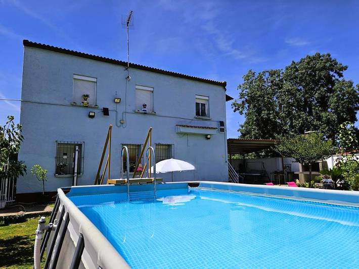 Apartamento para 6 personas, con vistas además de piscina y jardín, Se admiten mascotas en Lardero