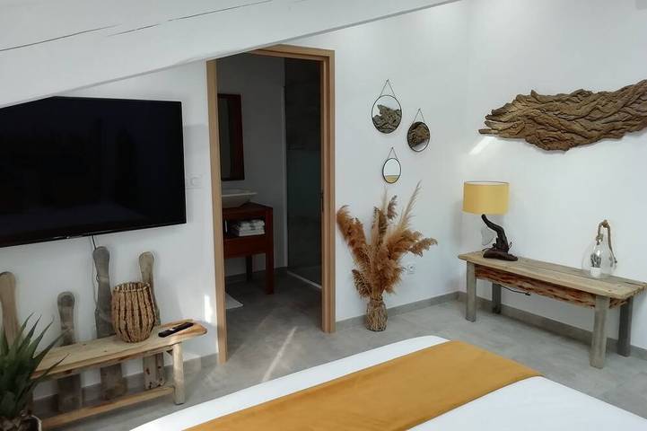 Gîte pour 6 personnes, avec jardin et terrasse dans Salin-de-Giraud - 3