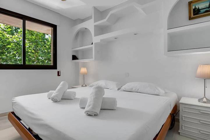Appartamento intero, Montemar Puerto - Beachfront, Terrace, Swimming Pool. Sea Views in La Carihuela, Torremolinos