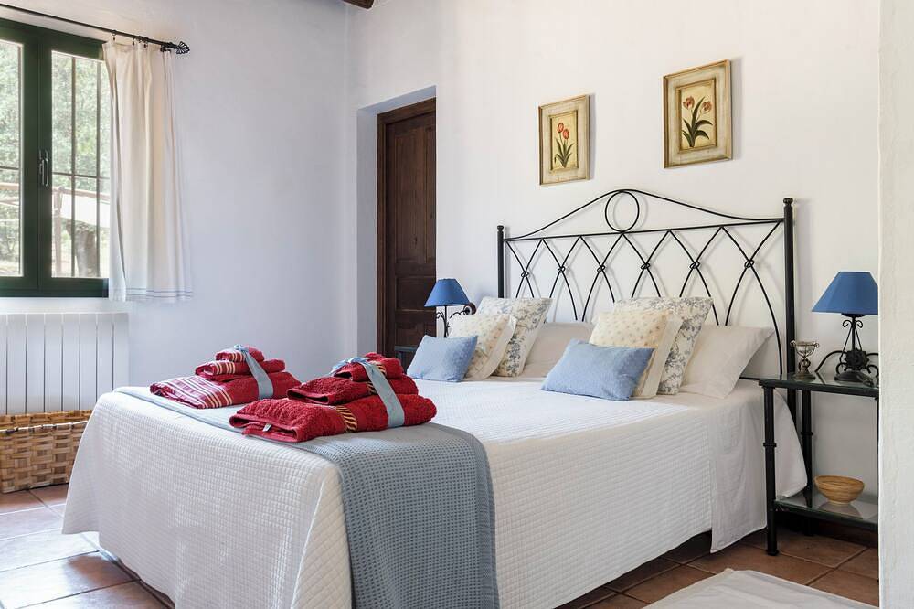 Casa Olivo ideal for families with private pool and fireplace.  Sierra d Aracena in Almonaster la Real, Sierra de Aracena