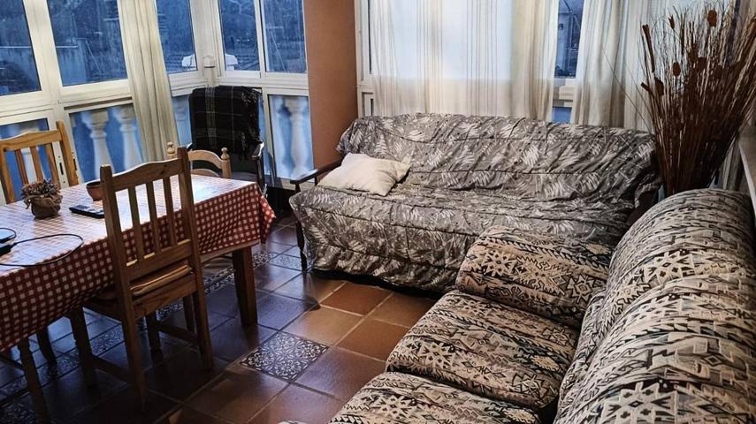 Casa rural para 17 personas, con Balcón y Terraza además de Jardín y Piscina en Villel - 2