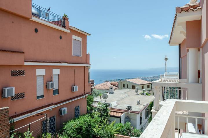 Ganze Wohnung, Ferienwohnung für 2 Personen mit Balkon/Terrasse in Taormina, Messina Provinz