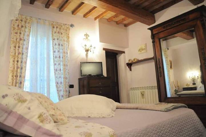 Appartement entier, Maison avec jardin dans une ferme en pierre in Castiglione del Lago, Lac Trasimène