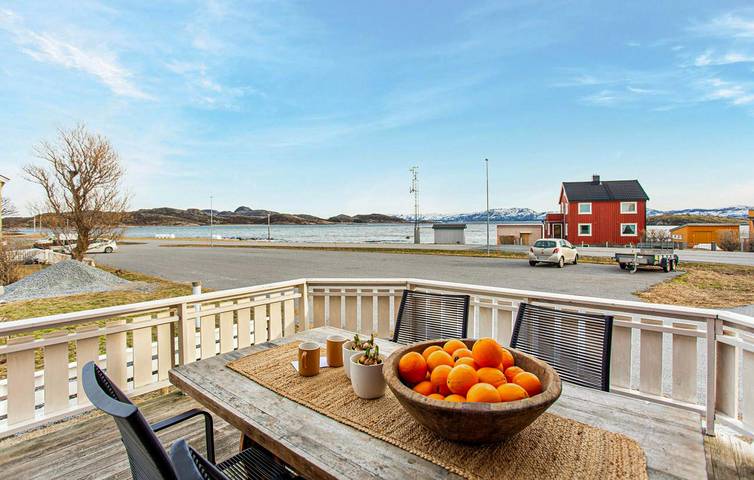 Ferienhaus für 5 Personen mit Terrasse in Nærøy