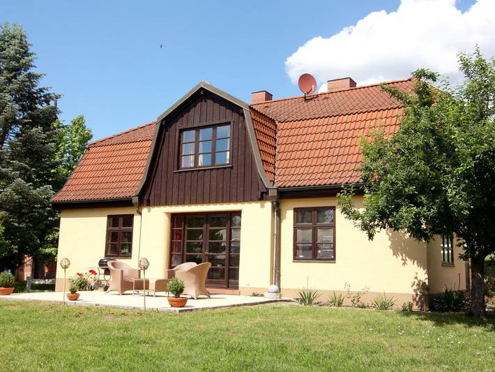 Ferienhaus für 12 Personen, mit Terrasse und Garten sowie Sauna, mit Haustier in Sternberger Seenlandschaft